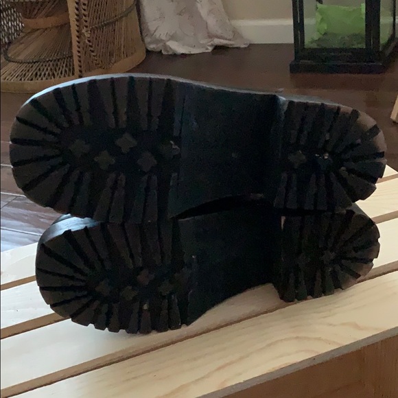 Shoes - Picture 4 of 5